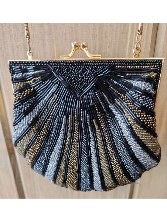 Parisian Signature Handbags - Parisian Signature Vintage Beaded Clam Shell Kiss Lock Evening Purse